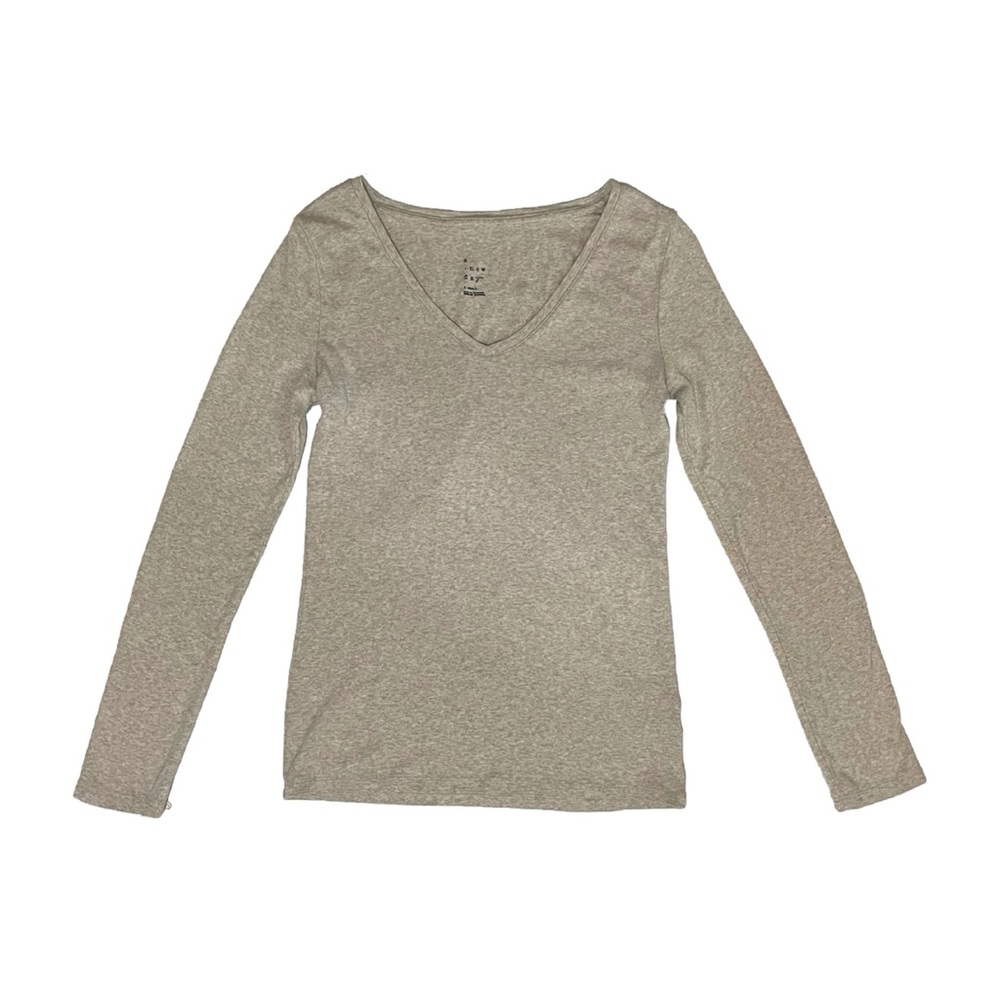oatmeal heathered vneck long-sleeve shirt